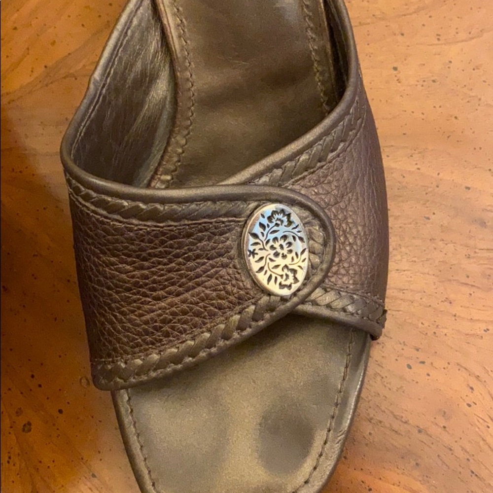 Brighton leather shoe w/2" heels 8 M - Picture 3 of 6